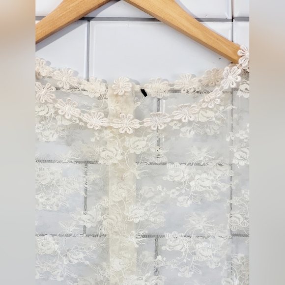 Ladies Sleeveless Sheer Lace Top Blouse Rear Button Lightweight Floral Fabric - Picture 3 of 5